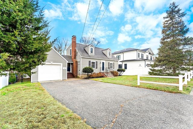1052 Greendale Ave, Needham, MA 02492
