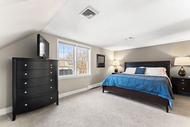 1052 Greendale Ave, Needham, MA 02492