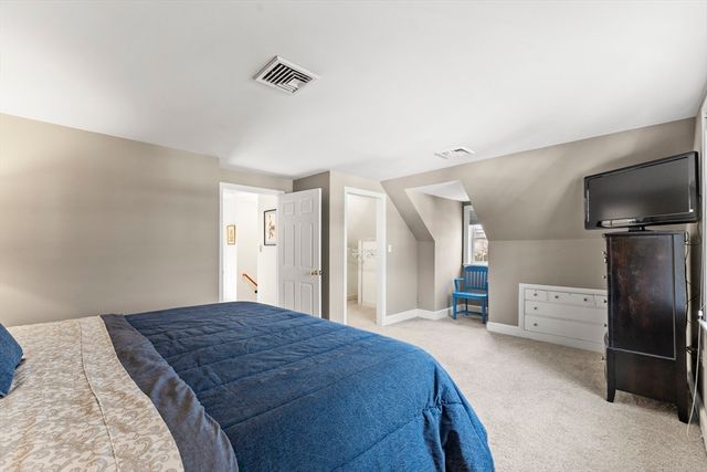 1052 Greendale Ave, Needham, MA 02492