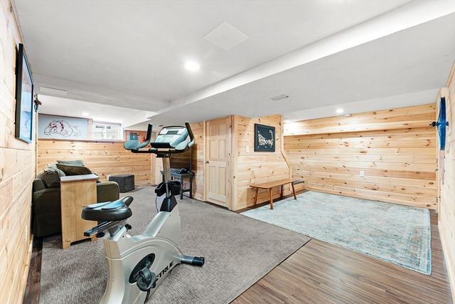 1052 Greendale Ave, Needham, MA 02492