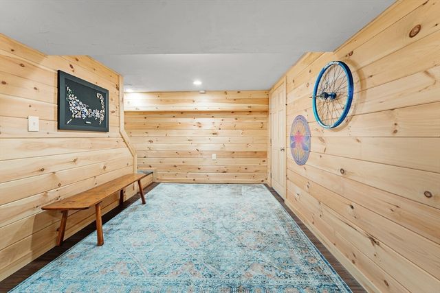 1052 Greendale Ave, Needham, MA 02492