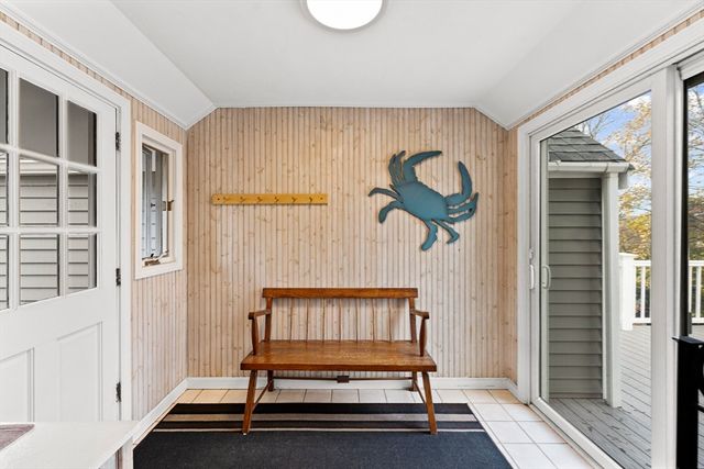 1052 Greendale Ave, Needham, MA 02492