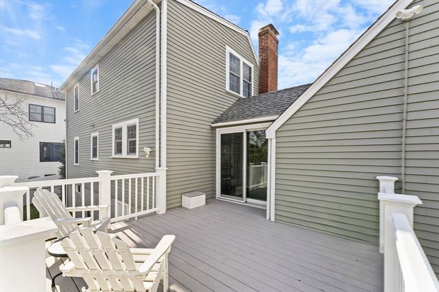 1052 Greendale Ave, Needham, MA 02492