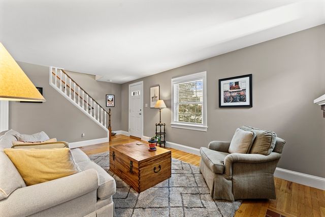 1052 Greendale Ave, Needham, MA 02492