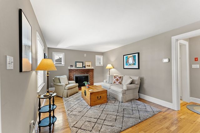 1052 Greendale Ave, Needham, MA 02492