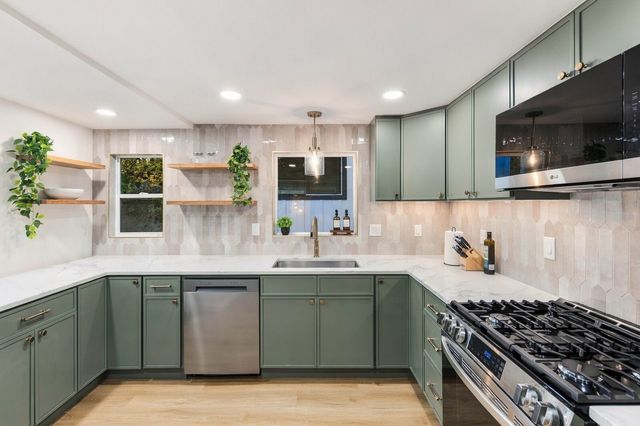 13741 37th Avenue NE, Seattle, WA 98125
