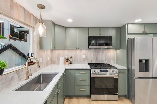 13741 37th Avenue NE, Seattle, WA 98125