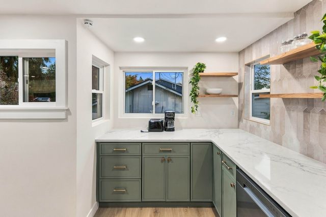 13741 37th Avenue NE, Seattle, WA 98125