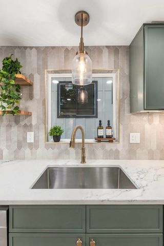 13741 37th Avenue NE, Seattle, WA 98125