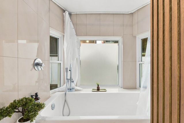 13741 37th Avenue NE, Seattle, WA 98125