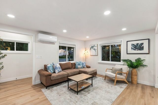 13741 37th Avenue NE, Seattle, WA 98125