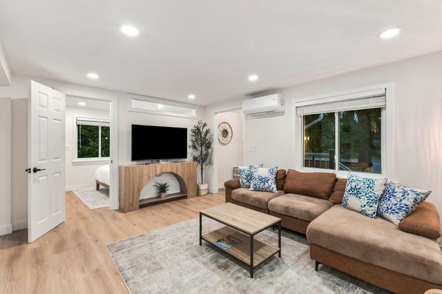 13741 37th Avenue NE, Seattle, WA 98125