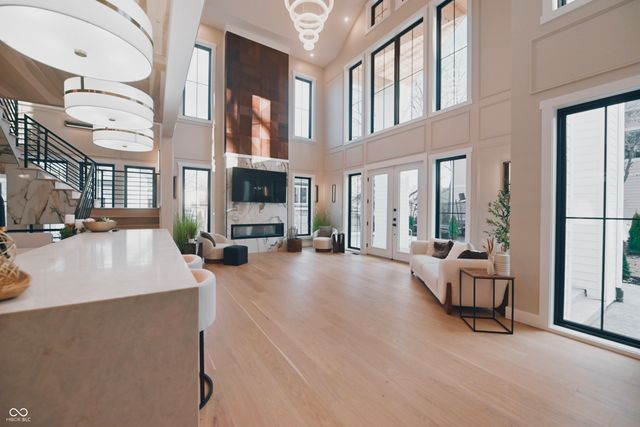 131 4th Street NW, Carmel, IN 46032