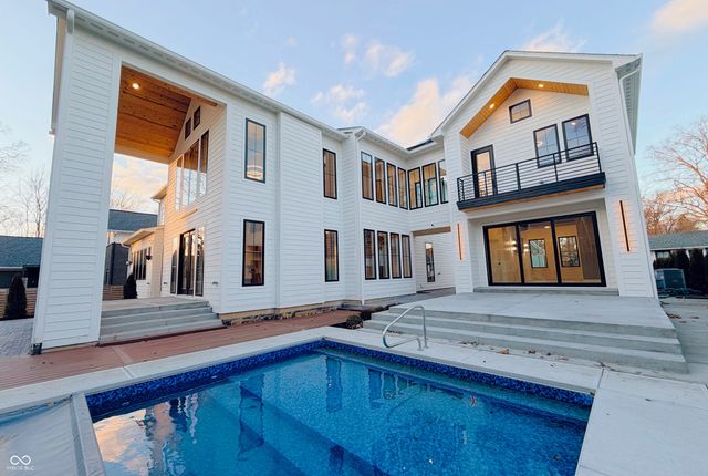 131 4th Street NW, Carmel, IN 46032