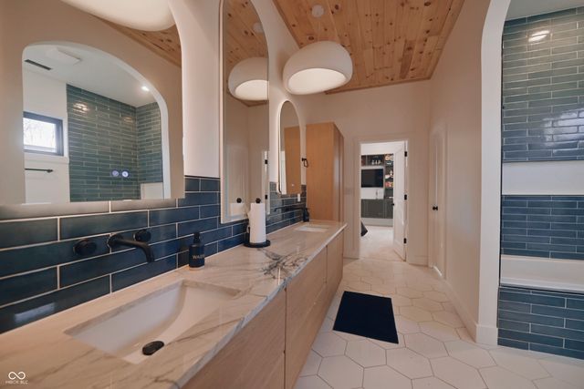 131 4th Street NW, Carmel, IN 46032