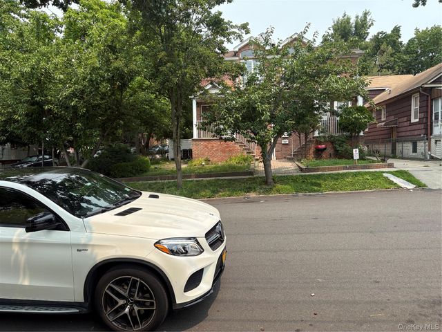 12401 7th AVE Avenue, College Point, NY 11356