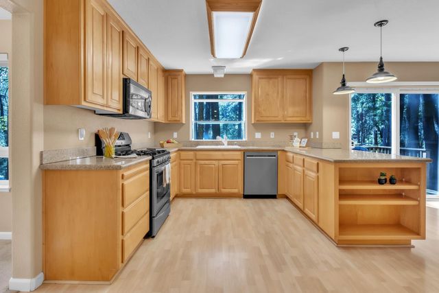 5120 Happy Pines Dr, Foresthill, CA 95631