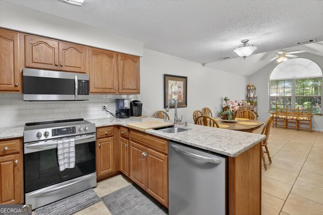 7 Towne Lake Court, Pooler, GA 31322