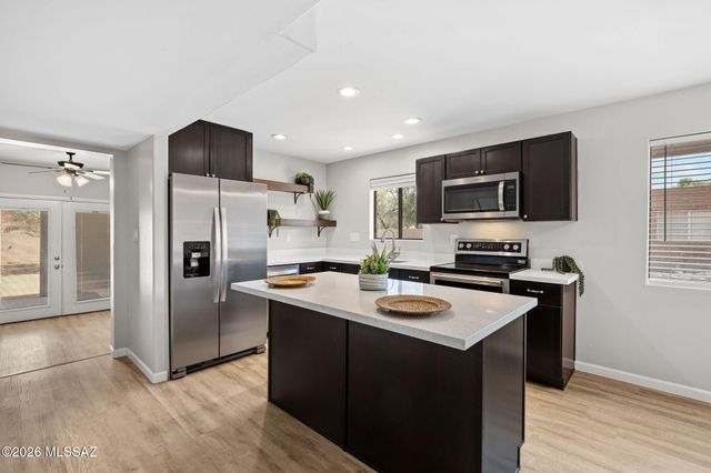 2417 E Blacklidge Drive, Tucson, AZ 85719