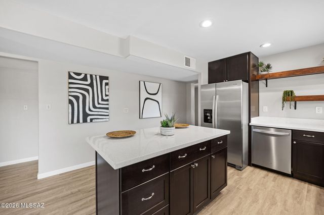 2417 E Blacklidge Drive, Tucson, AZ 85719