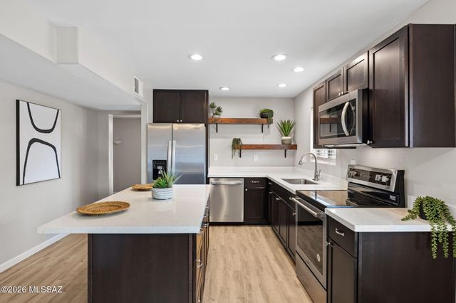 2417 E Blacklidge Drive, Tucson, AZ 85719