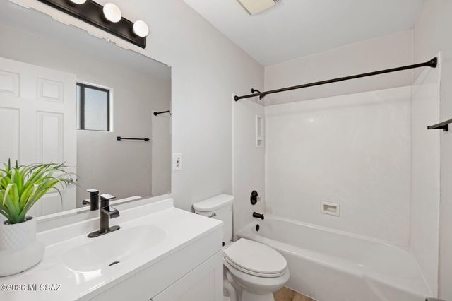 2417 E Blacklidge Drive, Tucson, AZ 85719