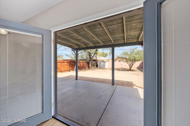 2417 E Blacklidge Drive, Tucson, AZ 85719