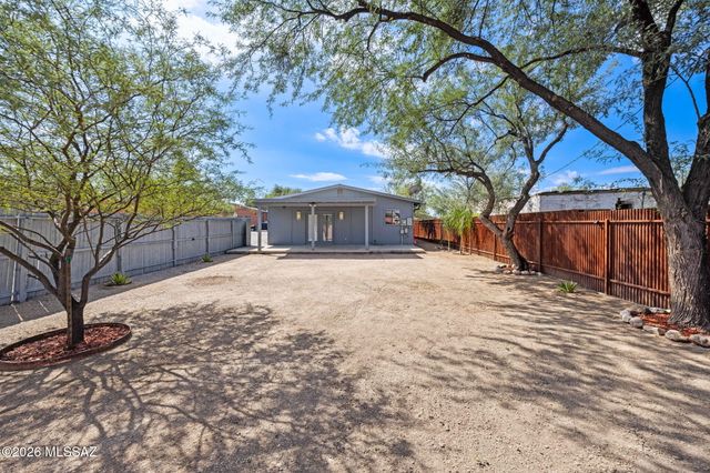 2417 E Blacklidge Drive, Tucson, AZ 85719