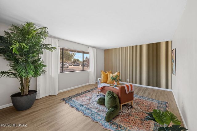 2417 E Blacklidge Drive, Tucson, AZ 85719