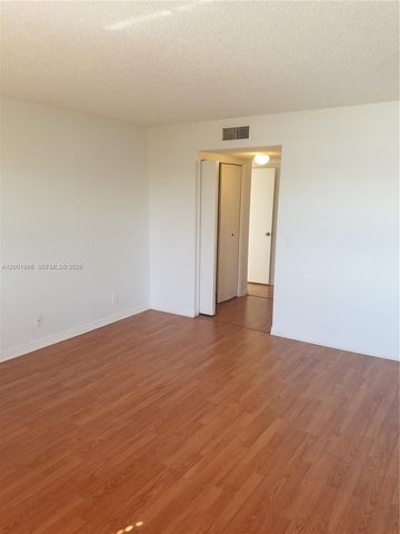 310 Racquet Club Rd 204, Weston, FL 33326