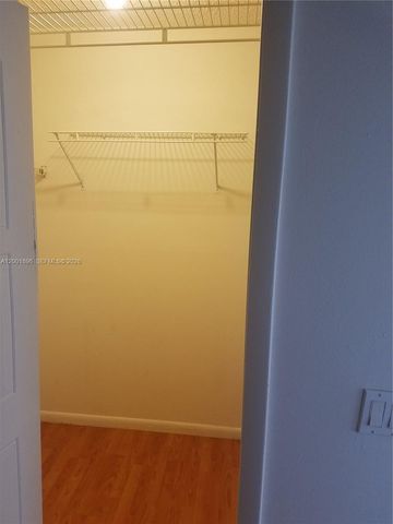 310 Racquet Club Rd 204, Weston, FL 33326