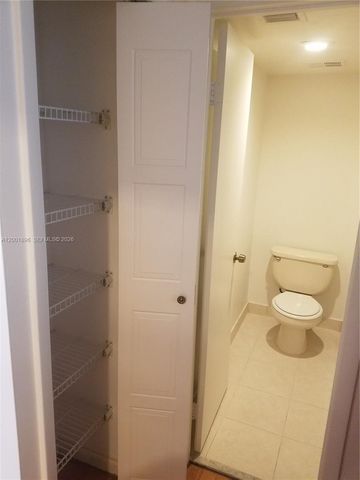 310 Racquet Club Rd 204, Weston, FL 33326