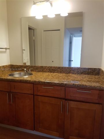 310 Racquet Club Rd 204, Weston, FL 33326