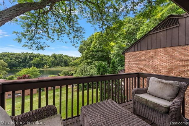 2141 Bordeaux Street, West Bloomfield, MI 48323