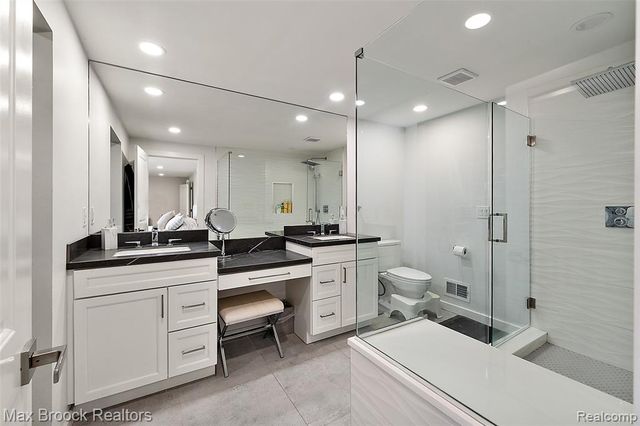 2141 Bordeaux Street, West Bloomfield, MI 48323