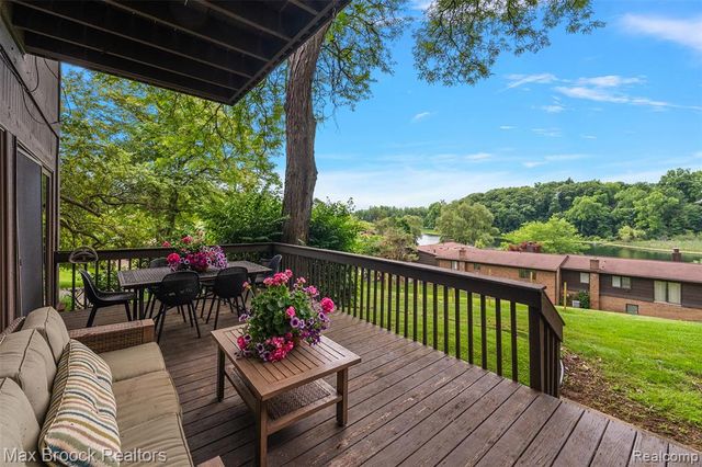 2141 Bordeaux Street, West Bloomfield, MI 48323