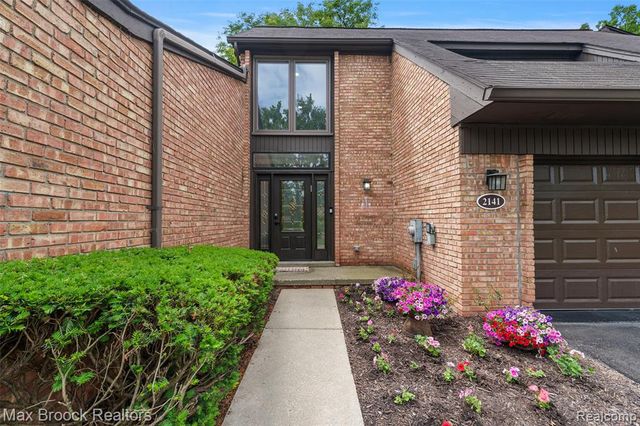 2141 Bordeaux Street, West Bloomfield, MI 48323