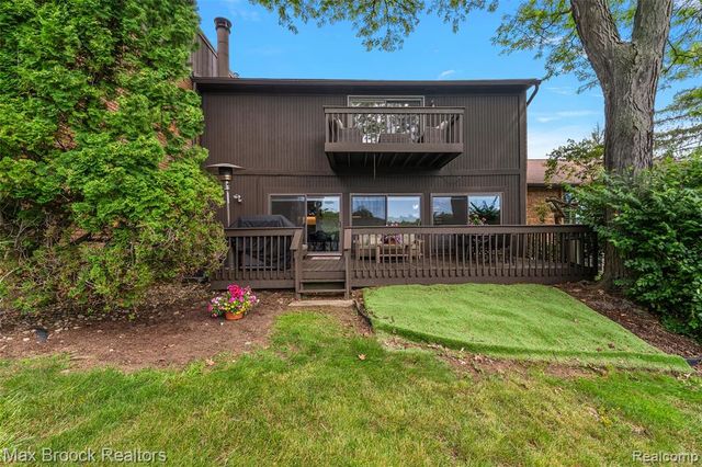 2141 Bordeaux Street, West Bloomfield, MI 48323