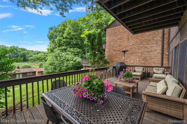 2141 Bordeaux Street, West Bloomfield, MI 48323