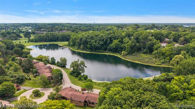 2141 Bordeaux Street, West Bloomfield, MI 48323