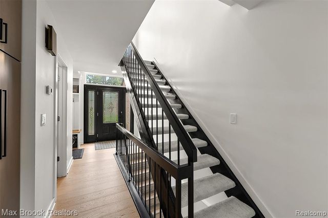 2141 Bordeaux Street, West Bloomfield, MI 48323