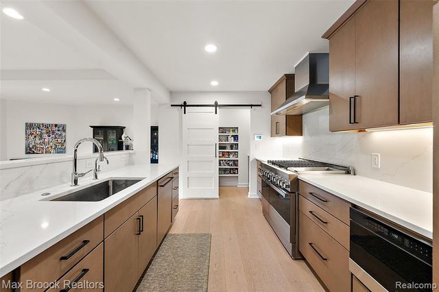 2141 Bordeaux Street, West Bloomfield, MI 48323