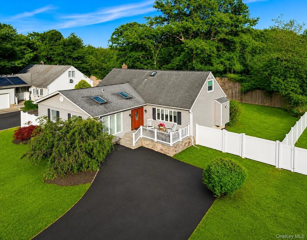 52 Brilner Drive, Smithtown, NY 11787