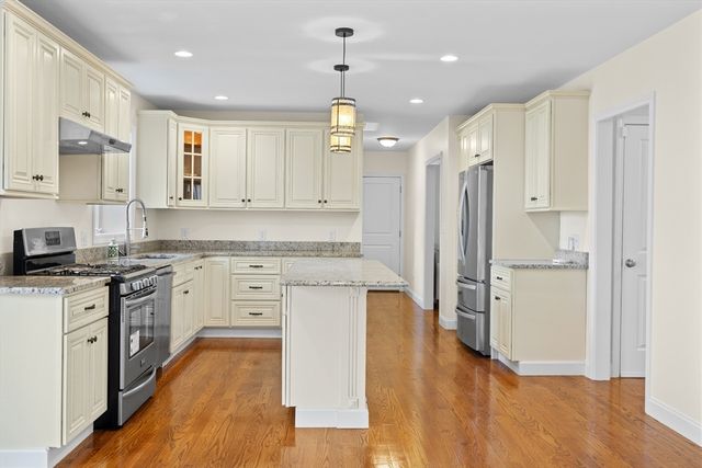 11 Checkerberry Ln, Chelmsford, MA 01824