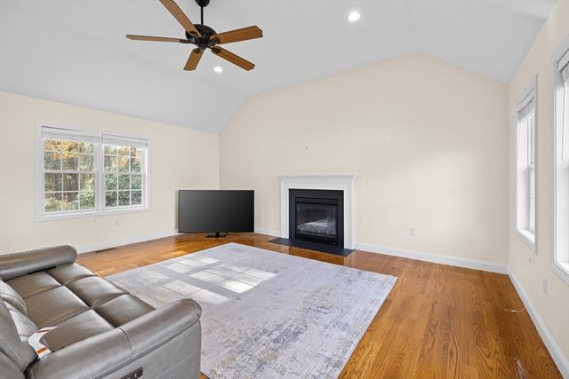 11 Checkerberry Ln, Chelmsford, MA 01824