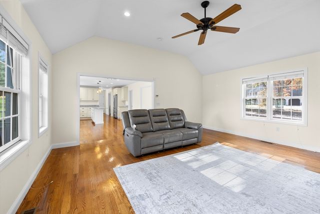 11 Checkerberry Ln, Chelmsford, MA 01824