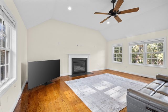 11 Checkerberry Ln, Chelmsford, MA 01824