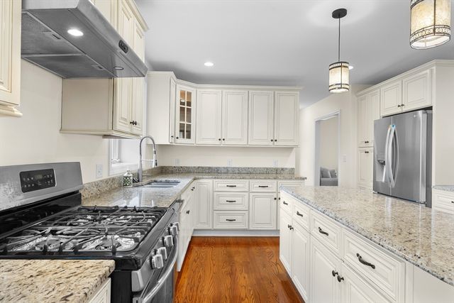 11 Checkerberry Ln, Chelmsford, MA 01824