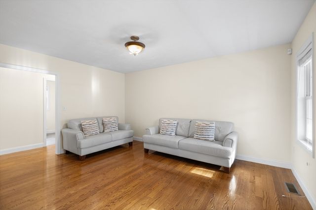 11 Checkerberry Ln, Chelmsford, MA 01824