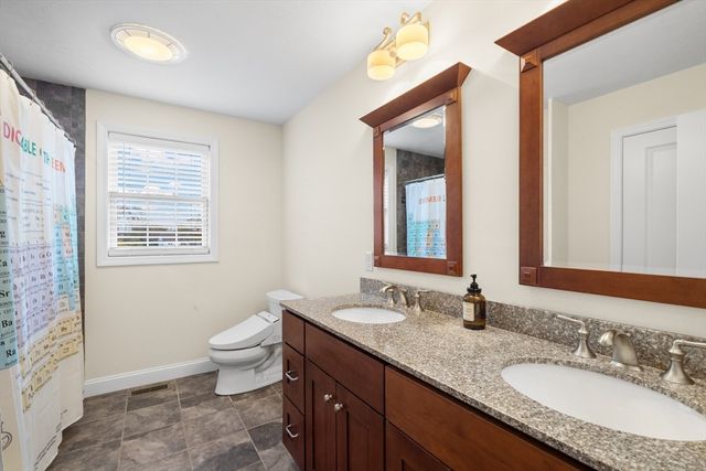 11 Checkerberry Ln, Chelmsford, MA 01824